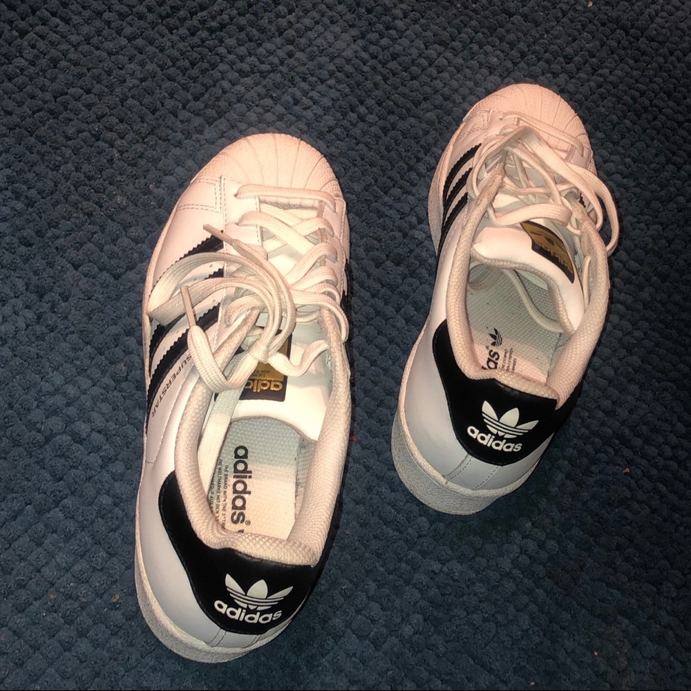 ⭐️ ADIDAS SUPERSTAR SNEAKERS ⭐️